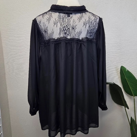 Torrid Black Lace and Velvet Top - Size 30 (6) - Picture 4 of 5